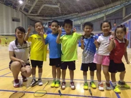 打羽毛球对小朋友的8大好处!健康成长乐趣多! 打羽毛球对小朋友的8大好处!健康成长乐趣多!